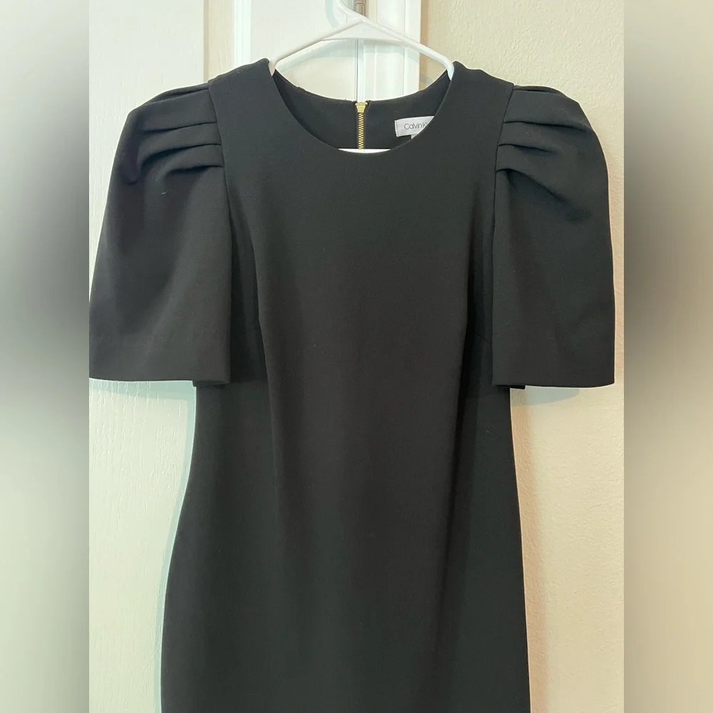 Elegant Black Dress with puffy shoulders - Picture 2 of 3